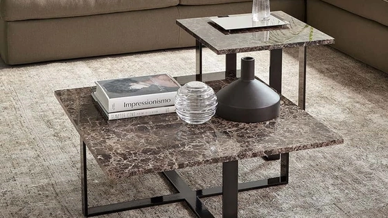 Tavolino Heathrow con top in marmo di Rosini Divani