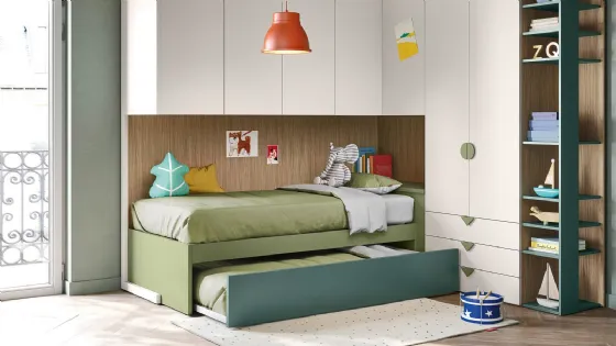 Cameretta a ponte con secondo letto estraibile Kids space 27 di Nidi