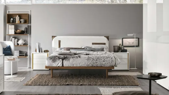 Letto matrimoniale in legno nodato con testiera in ecopelle vintage Tasca Ring 60 di Tomasella