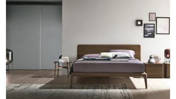 Letto Prado con testata in legno rovere termocotto di Tomasella